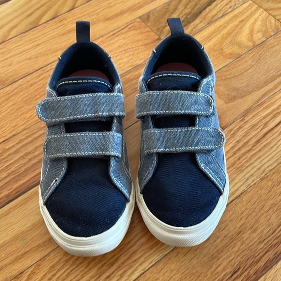 Old Navy size 10 blue/navy Velcro sneakers - Picture 3 of 6